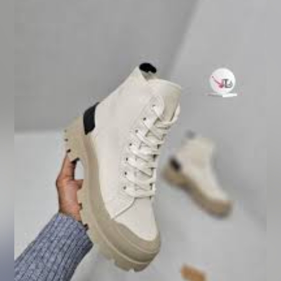 ZARA Cream Lace-Up High-Top Boots Size 8. - Picture 5 of 6